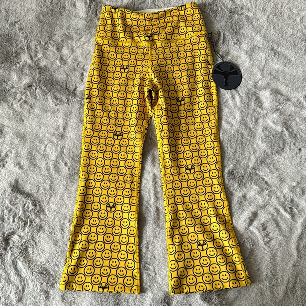 Trophy Yoga Los Angeles NWT Smile Collection Crop Flare Legging Pant Size Small